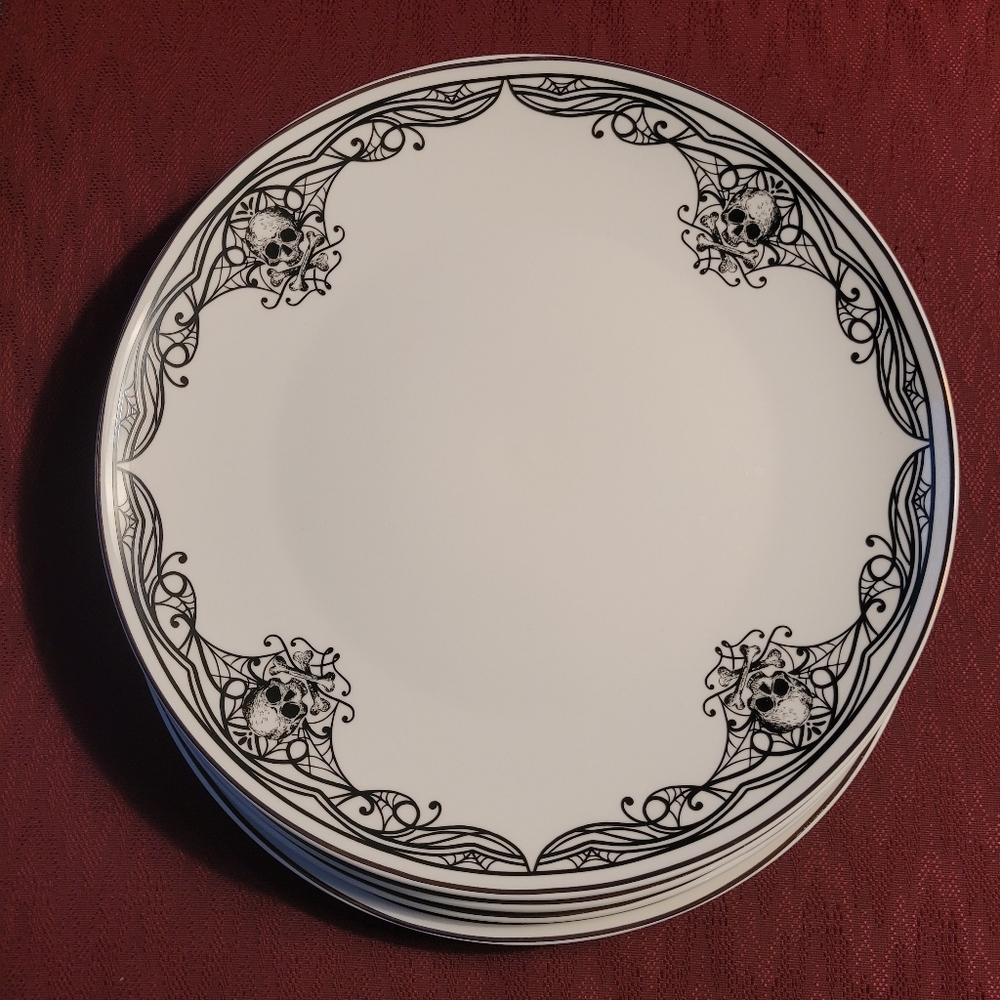 NWOT Eaton Dining Halloween skull spiderweb 4 plates set